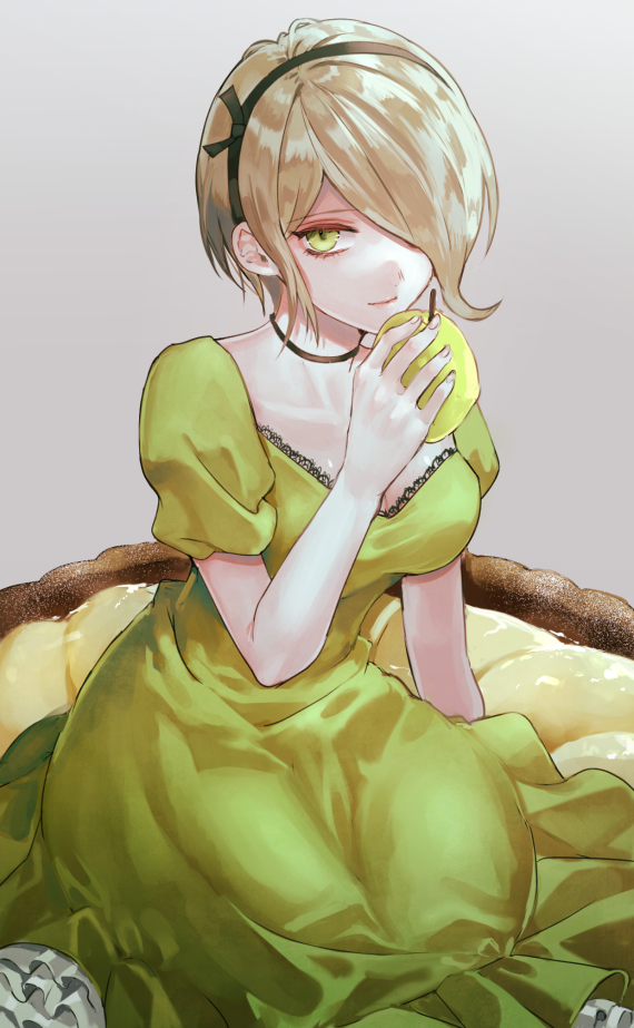 1girl alternate_costume apple bare_arms black_choker black_hairband blonde_hair breasts choker cleavage collarbone commentary_request dangan_ronpa dress food fruit green_apple green_dress green_eyes grey_background hair_ornament hair_over_one_eye hairband holding holding_food holding_fruit large_breasts looking_at_viewer new_dangan_ronpa_v3 puffy_short_sleeves puffy_sleeves sakuyu short_hair short_sleeves simple_background sitting smile solo strapless strapless_dress toujou_kirumi