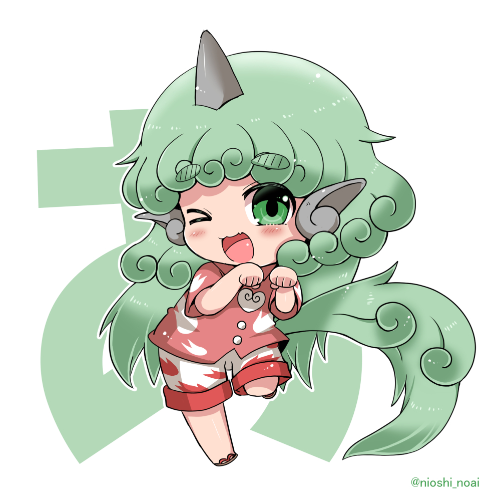 &gt;_o 1girl ;d background_text bangs blush brown_footwear chibi collared_shirt commentary_request curly_hair eyebrows_visible_through_hair fang full_body green_eyes green_hair heart horn kariyushi_shirt komano_aun long_hair looking_at_viewer noai_nioshi one_eye_closed open_mouth outline red_shirt shirt short_sleeves shorts smile solo standing standing_on_one_leg tail thick_eyebrows touhou translation_request twitter_username very_long_hair white_background white_outline white_shorts