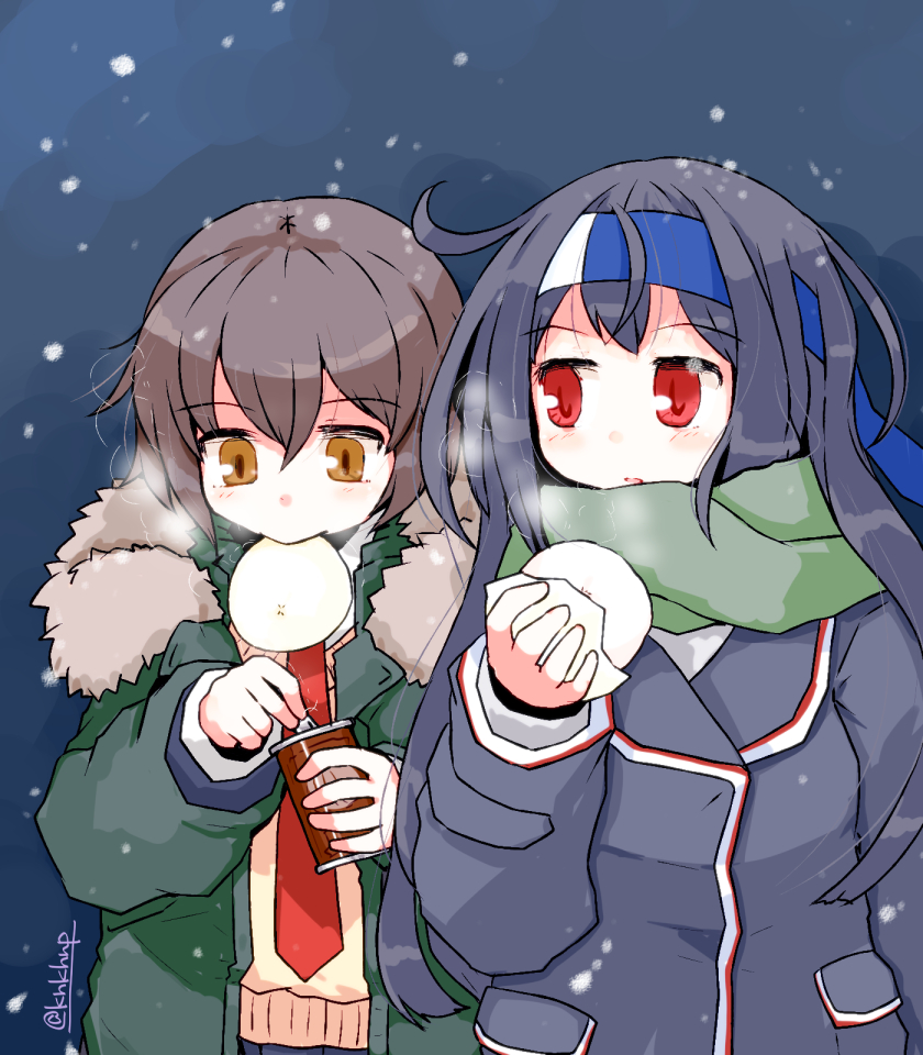 2girls baozi black_hair blush brown_eyes brown_hair can eyebrows_visible_through_hair food food_in_mouth fur-trimmed_hood fur_trim green_jacket green_scarf hatsushimo_(kantai_collection) headband holding holding_can holding_food hood jacket kanoe_soushi kantai_collection long_hair long_sleeves multiple_girls navy_blue_jacket necktie night parka red_eyes red_neckwear remodel_(kantai_collection) scarf short_hair sky snow sweater twitter_username upper_body wakaba_(kantai_collection)