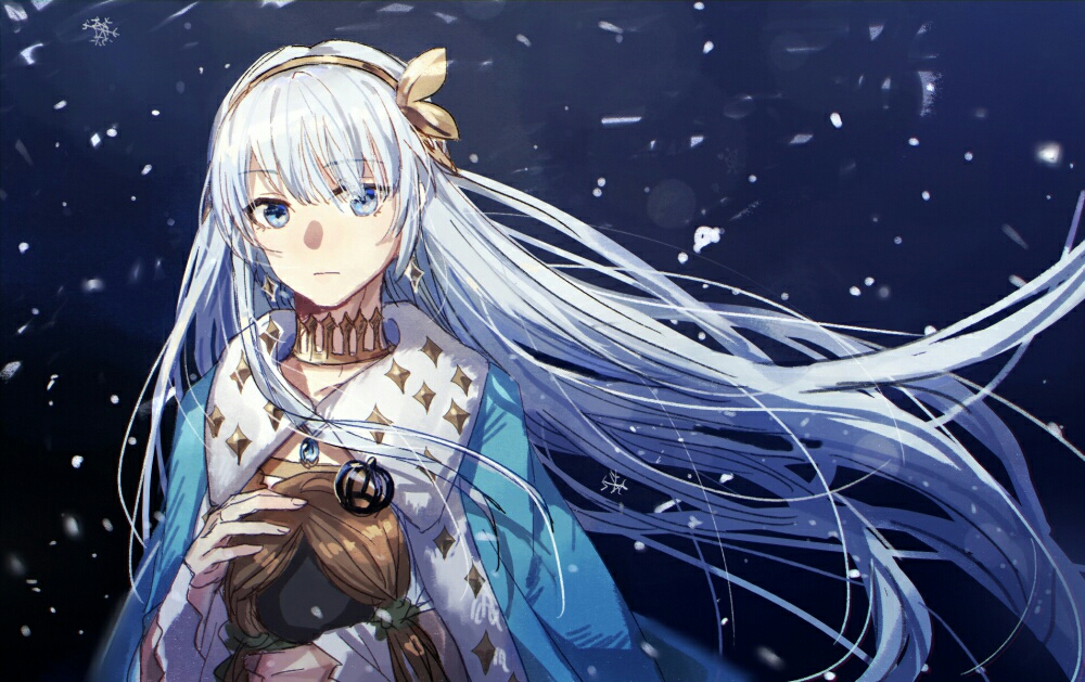 1girl anastasia_(fate/grand_order) blue_cape blue_eyes bow brown_hairband cape choker crown earrings fate/grand_order fate_(series) floating_hair fur-trimmed_cape fur_trim hair_bow hairband holding_head jewelry long_hair looking_at_viewer mento mini_crown outdoors shiny shiny_hair silver_hair snowflakes snowing solo upper_body very_long_hair yellow_bow