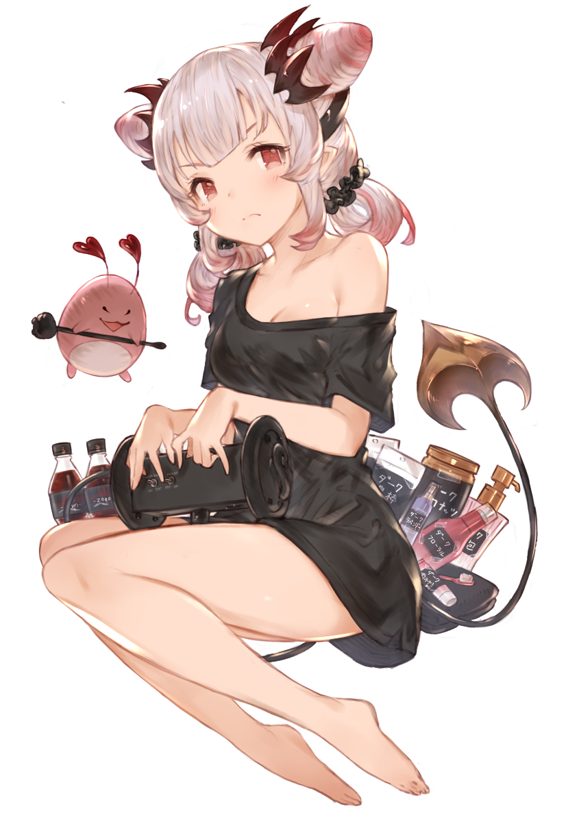 1girl bare_legs bare_shoulders barefoot black_shirt bottle breasts cleavage closed_mouth collarbone creature demon_tail full_body hanarito highres holding honey_strap long_hair looking_at_viewer medium_breasts multicolored_hair off-shoulder_shirt off_shoulder pink_hair pointy_ears red_eyes shirt short_sleeves sidelocks silver_hair simple_background solo suou_patra tail thighs two-tone_hair v-shaped_eyebrows virtual_youtuber white_background