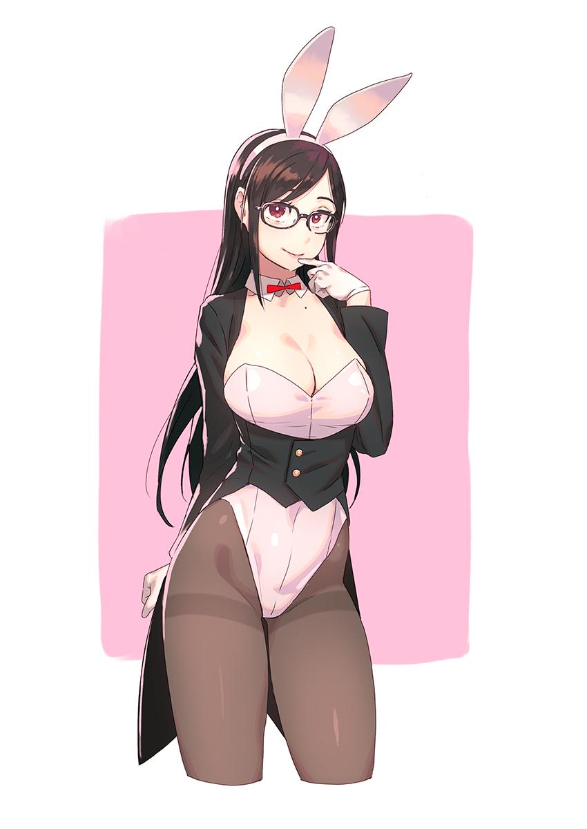 1girl animal_ears black-framed_eyewear black_hair black_legwear bow bowtie breasts bunnysuit cleavage commentary_request detached_collar glasses gloves highres large_breasts leotard long_hair looking_at_viewer original pantyhose pink_background rabbit_ears red_eyes red_neckwear solo strapless strapless_leotard tailcoat thighband_pantyhose two-tone_background white_background white_gloves white_leotard yuuji_(and)