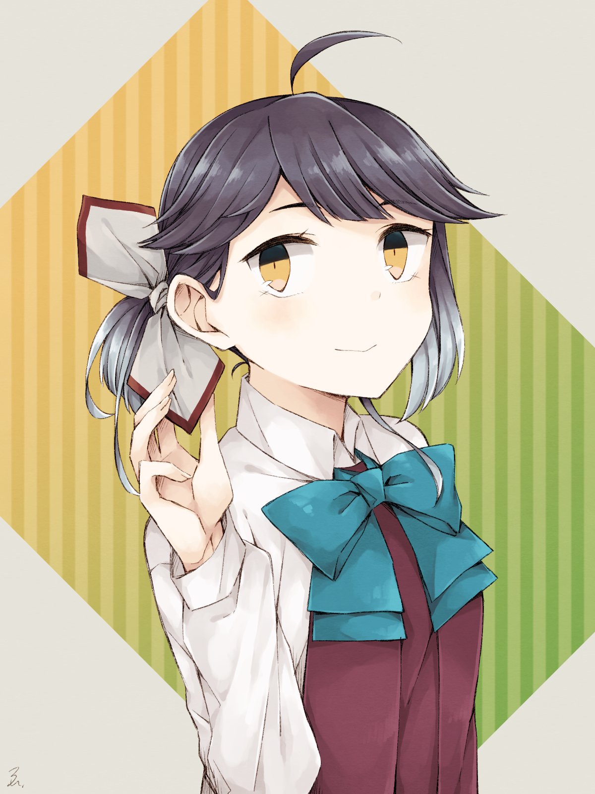 1girl ahoge blue_neckwear blush bow bowtie closed_mouth dress eyebrows_visible_through_hair gradient_hair grey_hair hair_ribbon hayanami_(kantai_collection) highres holding holding_ribbon kantai_collection long_sleeves looking_at_viewer miroku_san-ju multicolored_hair patterned_background pleated_dress ponytail purple_dress purple_hair ribbon school_uniform shirt short_hair sidelocks signature sleeveless sleeveless_dress smile solo upper_body white_ribbon white_shirt yellow_eyes