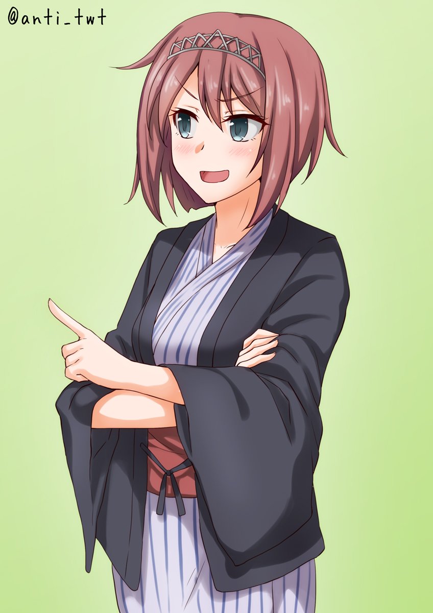 1girl anti_(untea9) ark_royal_(kantai_collection) bangs bath_yukata blunt_bangs bob_cut commentary_request cowboy_shot crossed_arms gradient gradient_background green_background green_eyes hairband highres index_finger_raised japanese_clothes kantai_collection kimono open_mouth pointing redhead short_hair smile solo tiara translation_request twitter_username yukata