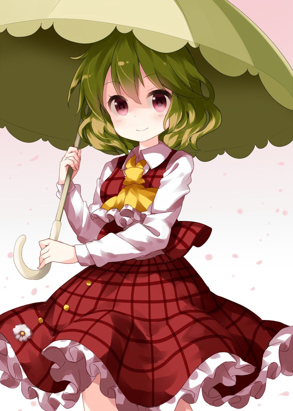 1girl ascot bangs blush breasts cherry_blossoms commentary_request cowboy_shot eyebrows_visible_through_hair frilled_ascot frills gradient gradient_background green_hair green_umbrella hair_between_eyes highres holding holding_umbrella kazami_yuuka long_sleeves looking_at_viewer medium_breasts petals petticoat pink_background plaid plaid_skirt plaid_vest red_eyes red_skirt red_vest ruu_(tksymkw) shirt short_hair skirt skirt_set smile solo standing touhou umbrella vest white_background white_shirt wing_collar yellow_neckwear