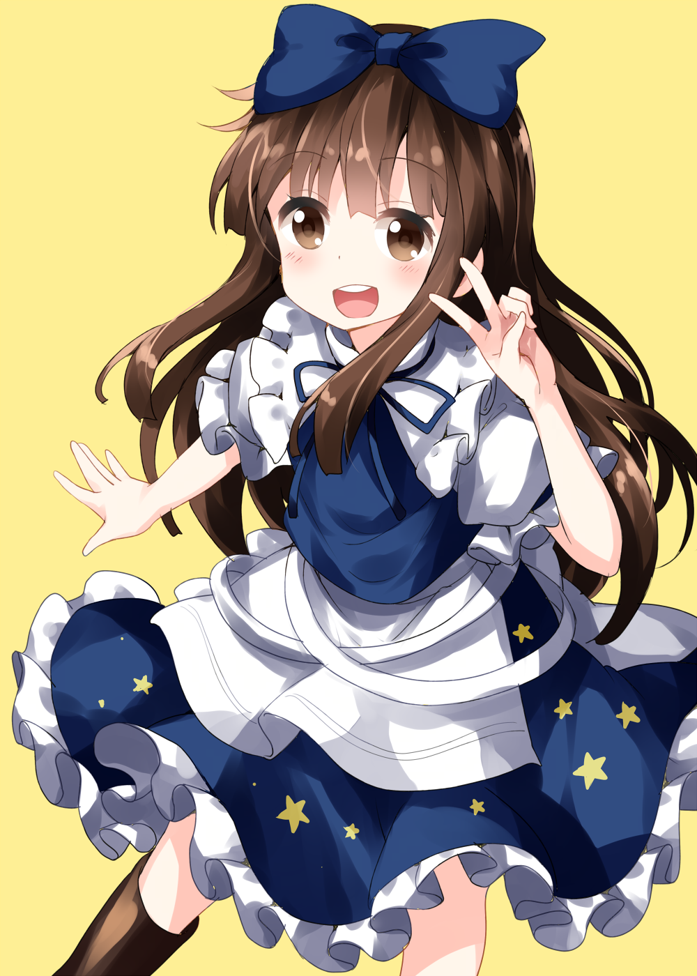 :d bangs blue_bow blue_ribbon blue_skirt blunt_bangs blush bow brown_eyes brown_hair eyebrows_visible_through_hair hair_bow highres long_hair looking_at_viewer open_mouth puffy_short_sleeves puffy_sleeves ribbon ruu_(tksymkw) short_sleeves simple_background skirt smile star star_print star_sapphire touhou v yellow_background