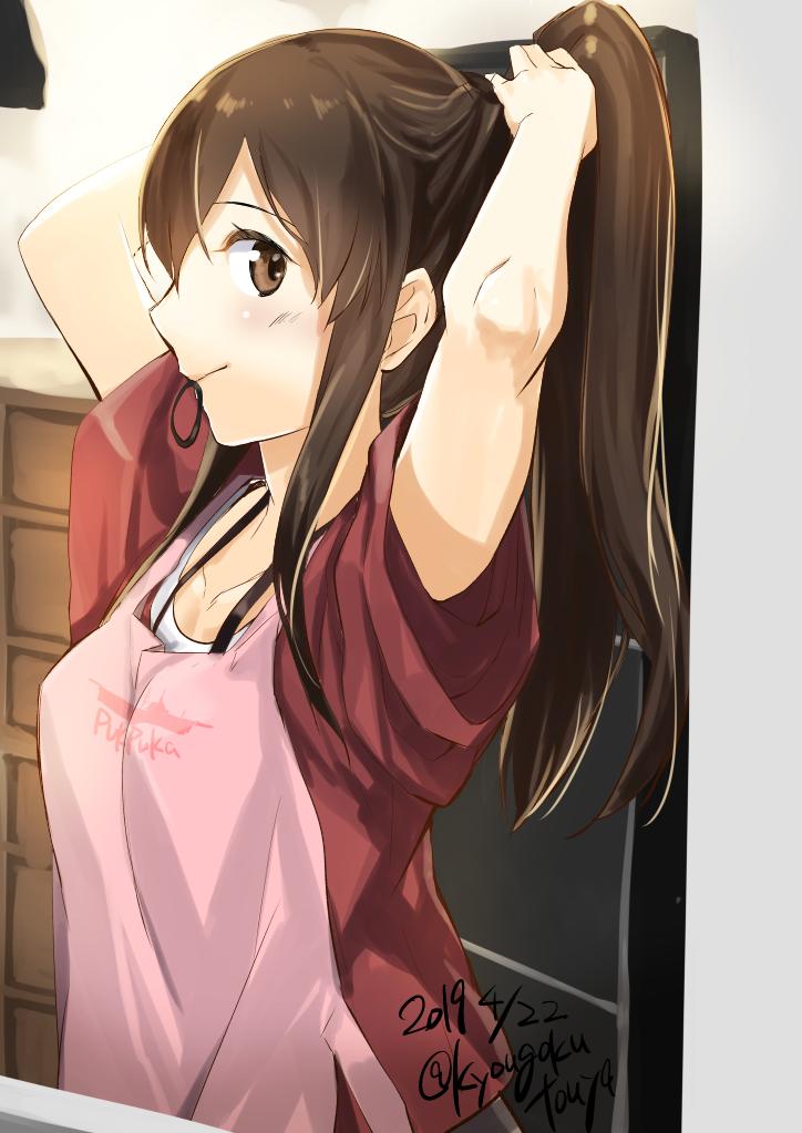 1girl akagi_(kantai_collection) alternate_costume apron brown_eyes brown_hair commentary_request dated drawer holding holding_hair kantai_collection kyougoku_touya long_hair looking_at_viewer mouth_hold pink_apron ponytail profile puka_puka red_shirt rubber_band shirt solo straight_hair twitter_username upper_body