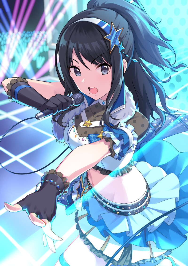 1girl :o asymmetrical_gloves bare_shoulders belt black_eyes black_gloves black_hair blurry breasts cable collarbone commentary_request crop_top crowd depth_of_field fingerless_gloves frilled_skirt frills fur_collar gloves glowstick hairband holding holding_microphone idolmaster idolmaster_shiny_colors kazano_hiori layered_skirt long_hair looking_at_viewer medium_breasts microphone midriff miniskirt mole mole_under_mouth navel open_mouth ponytail single_sleeve skirt solo stage stage_lights star stomach tamakaga thigh_strap thighs v-shaped_eyebrows white_skirt