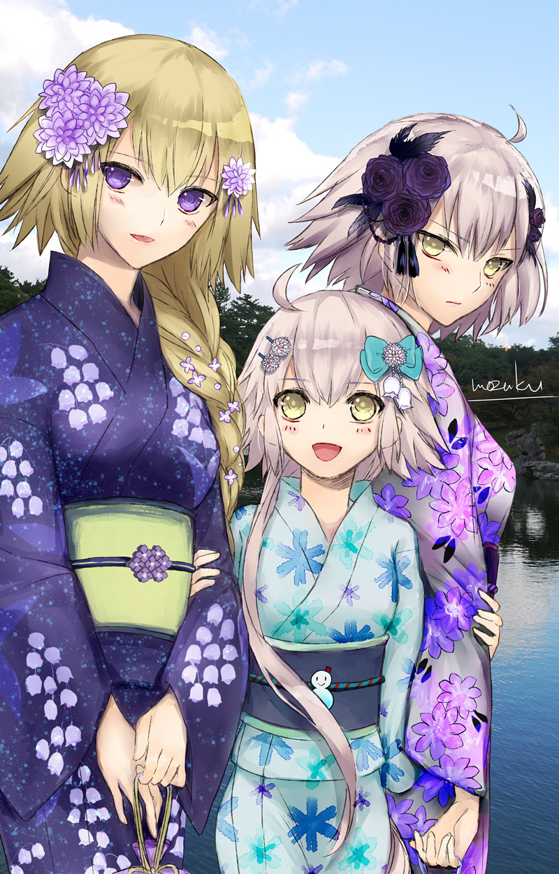 3girls :d aile_t black_feathers black_ribbon blonde_hair blue_bow blue_kimono blue_sky blush bow braided_ponytail clouds day fate/grand_order fate_(series) floral_print flower hair_bow hair_flower hair_ornament hair_over_shoulder hair_ribbon hairclip highres japanese_clothes jeanne_d'arc_(alter)_(fate) jeanne_d'arc_(fate) jeanne_d'arc_(fate)_(all) jeanne_d'arc_alter_santa_lily kimono lake long_hair looking_at_viewer looking_up multiple_girls obi open_mouth outdoors ponytail print_kimono purple_flower purple_rose ribbon rose sash short_hair silver_hair sky smile snowflake_print very_long_hair violet_eyes white_flower white_kimono yellow_eyes