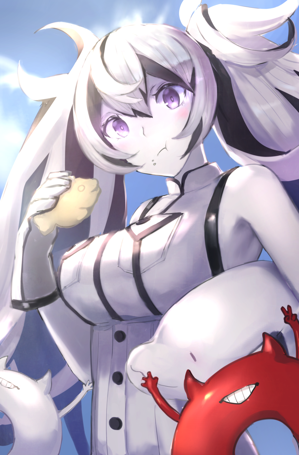 1girl bare_shoulders black_hair blonde_hair blue_sky blush breasts closed_mouth clouds eating enemy_lifebuoy_(kantai_collection) escort_water_hime food gloves hair_between_eyes hairband highres kantai_collection large_breasts long_hair looking_at_viewer looking_down multicolored_hair shinkaisei-kan sky thigh-highs twintails violet_eyes weasel_(close-to-the-edge) white_hair
