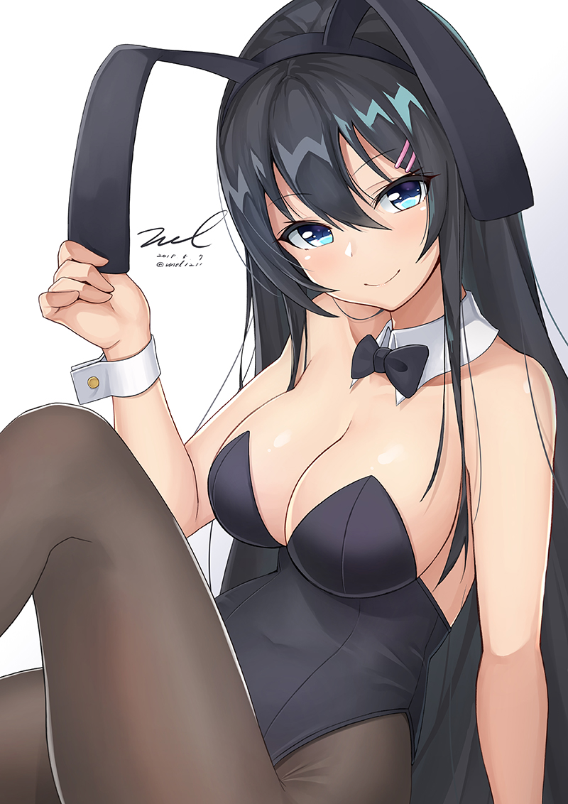 1girl animal_ears bangs bare_arms bare_shoulders black_bow black_hair black_leotard blue_eyes bow bowtie breasts brown_legwear bunnysuit cleavage closed_mouth collarbone covered_navel dated detached_collar fake_animal_ears gradient gradient_background hair_between_eyes hair_ornament hairband hairclip hand_up head_tilt knee_up large_breasts leotard long_hair looking_at_viewer pantyhose rabbit_ears sakurajima_mai seishun_buta_yarou signature sitting smile solo twitter_username unel wrist_cuffs