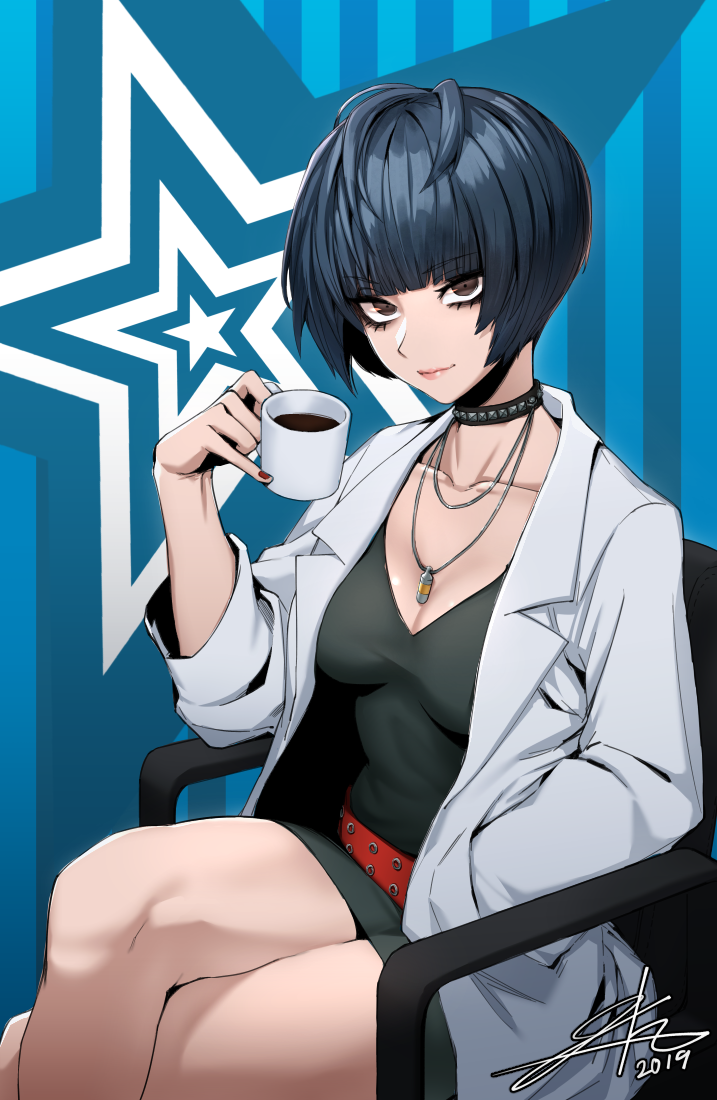 &gt;:) 1girl bangs belt black_choker black_hair blue_background blue_hair blunt_bangs breasts brown_eyes chair choker cleavage closed_mouth coffee coffee_mug collarbone cup dated eyebrows_visible_through_hair hand_in_pocket holding holding_cup j.k. jewelry labcoat legs_crossed long_sleeves looking_at_viewer medium_breasts mug nail_polish necklace on_chair persona persona_5 red_nails short_hair signature sitting smile solo star starry_background striped striped_background studded_choker takemi_tae v-shaped_eyebrows vertical-striped_background vertical_stripes