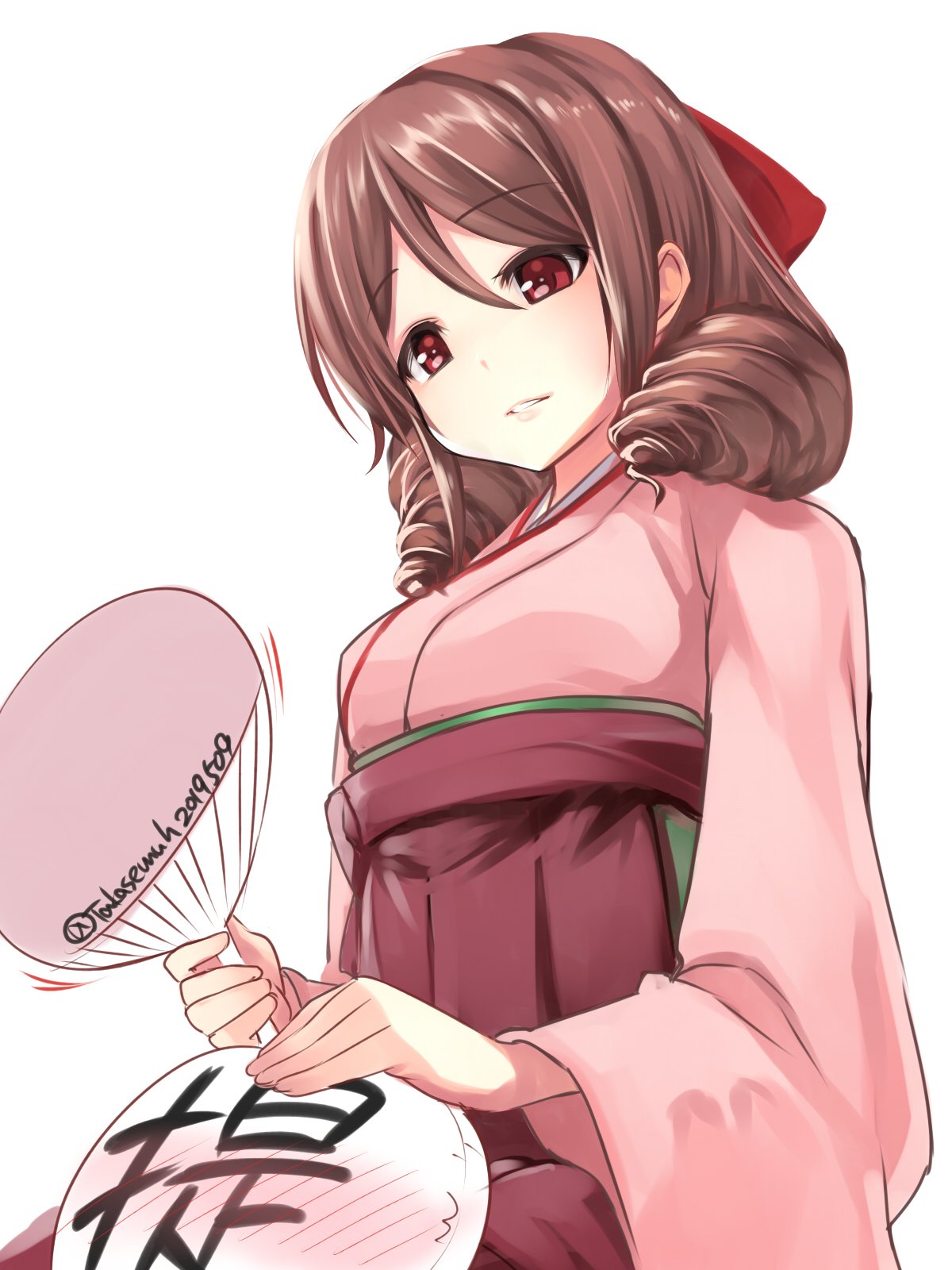 1boy 1girl blush bow brown_hair commentary_request dated drill_hair fan hair_bow hakama harukaze_(kantai_collection) highres japanese_clothes kantai_collection kimono lap_pillow meiji_schoolgirl_uniform parted_lips pink_kimono red_bow red_eyes red_hakama simple_background takase_muu twin_drills twitter_username white_background