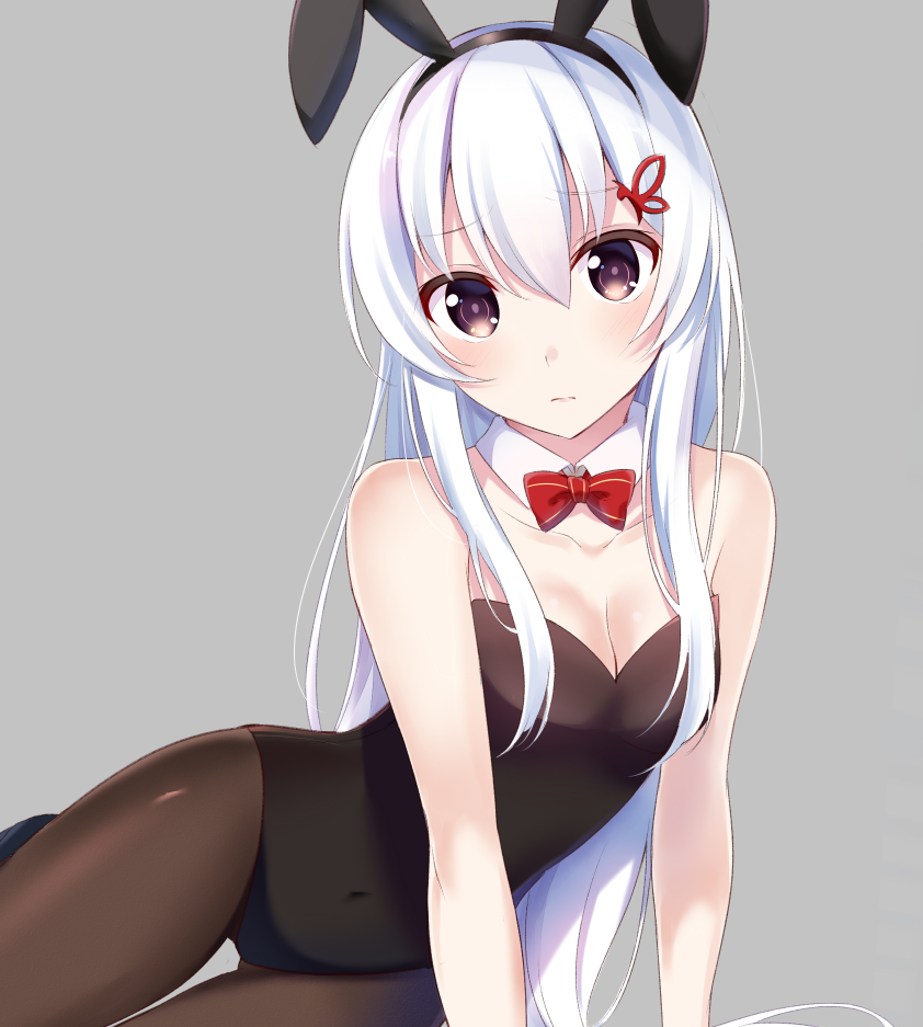 1girl animal_ears black_hairband black_legwear black_leotard bow bowtie breasts bunny_girl bunnysuit cleavage collarbone covered_navel detached_collar echidna_(re:zero) eyebrows_visible_through_hair fake_animal_ears grey_background hair_between_eyes hair_ornament hairband hairclip leotard long_hair looking_at_viewer nemu_mohu pantyhose rabbit_ears re:zero_kara_hajimeru_isekai_seikatsu red_bow red_neckwear shiny shiny_clothes silver_hair simple_background sitting sleeves solo strapless strapless_leotard very_long_hair violet_eyes wing_collar