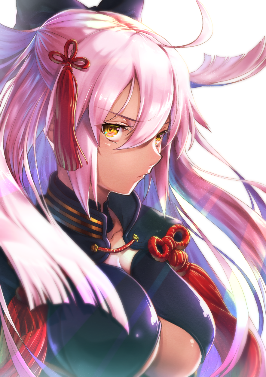 1girl ahoge bangs black_bow bow breasts cleavage closed_eyes dark_skin expressionless eyebrows_visible_through_hair fate/grand_order fate_(series) floating_hair hair_between_eyes hair_bow hair_ornament high_collar highres large_breasts long_hair looking_at_viewer okita_souji_(alter)_(fate) okita_souji_(fate)_(all) overlay_(0verray) pink_hair sidelocks simple_background skindentation solo tassel tied_hair tsurime upper_body v-shaped_eyebrows very_long_hair white_background yellow_eyes