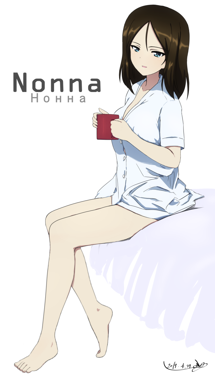 1girl artist_name bangs barefoot bed black_hair blue_eyes bukkuri character_name commentary cup cyrillic dated girls_und_panzer half-closed_eyes holding holding_cup legs long_hair looking_at_viewer mug naked_shirt no_pants nonna on_bed pajamas parted_lips russian_text shirt short_sleeves signature simple_background sitting smile solo swept_bangs white_background white_shirt