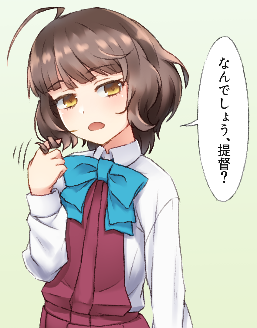 1girl ahoge arm_at_side bangs blue_bow blue_neckwear bow bowtie brown_eyes brown_hair collared_shirt commentary_request dress eyebrows_visible_through_hair green_background hair_twirling hand_up head_tilt kantai_collection kishinami_(kantai_collection) long_sleeves looking_at_viewer motion_lines namaata open_mouth pleated_dress red_dress shirt short_hair simple_background solo speech_bubble translated wavy_hair white_shirt wing_collar