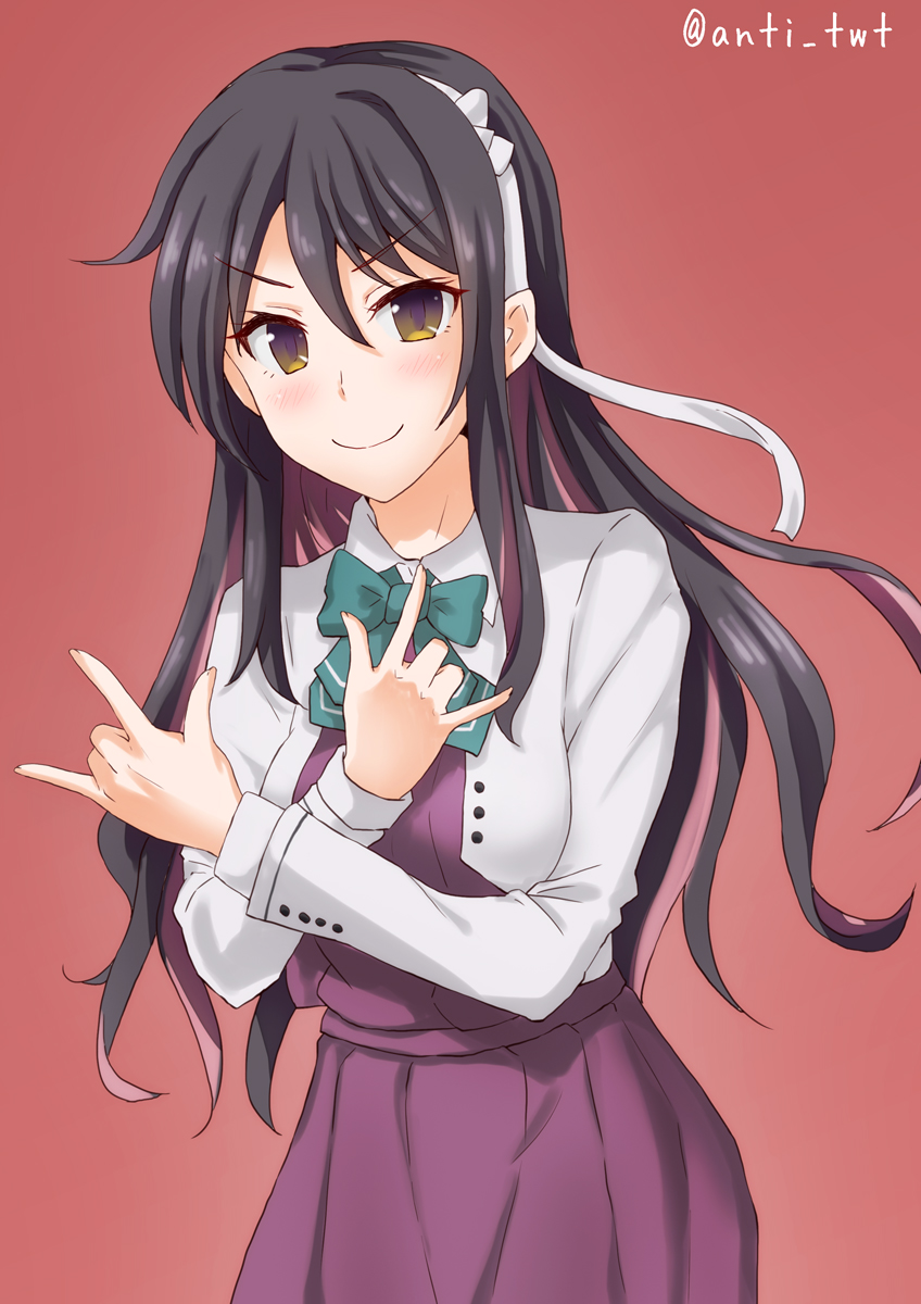1girl anti_(untea9) black_hair blazer commentary_request cowboy_shot crossed_arms dress hair_down hairband halterneck highres jacket kantai_collection long_hair looking_at_viewer multicolored_hair naganami_(kantai_collection) pink_hair pose red_background remodel_(kantai_collection) school_uniform simple_background smile solo twitter_username two-tone_hair wavy_hair white_hairband