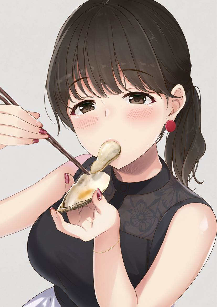 1girl azuki_yui bare_arms bare_shoulders black_hair black_shirt blush bracelet breasts brown_eyes chopsticks commentary_request earrings eating fingernails floral_print grey_background holding jewelry large_breasts long_hair looking_at_viewer original oyster ponytail red_nails shell shirt simple_background sleeveless sleeveless_shirt solo upper_body