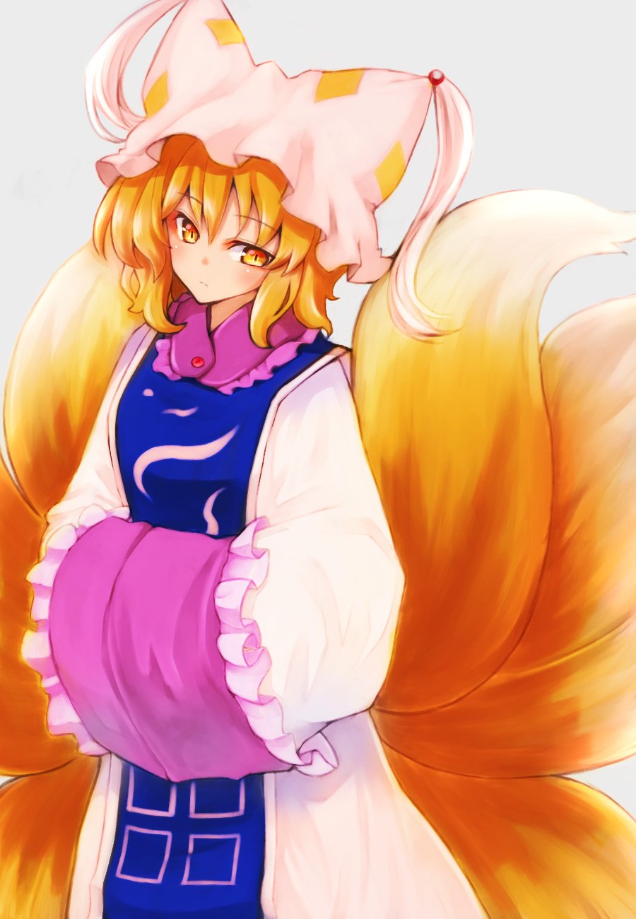 1girl animal_ears bangs blonde_hair closed_mouth commentary dress eyebrows_visible_through_hair fox_ears fox_tail frown grey_background hands_in_opposite_sleeves hat head_tilt highres long_dress long_sleeves looking_at_viewer multiple_tails pillow_hat short_hair simple_background solo standing tabard tail tassel touhou umxzo white_dress white_headwear wide_sleeves yakumo_ran yellow_eyes