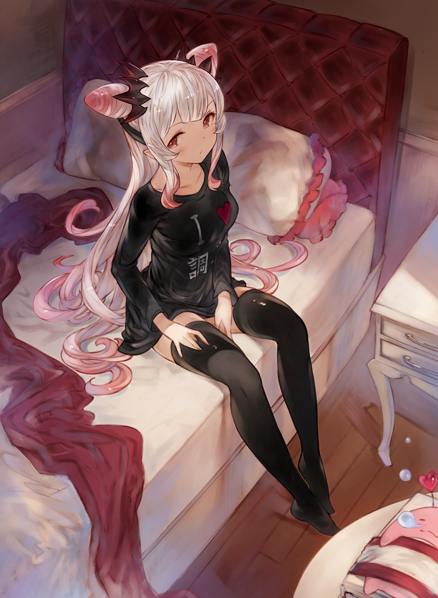 1girl bed bed_sheet bedroom black_legwear blush collarbone demon_girl expressionless gradient_hair hanarito heart highres honey_strap i_heart... legs long_hair long_sleeves looking_at_viewer multicolored_hair on_bed pillow pointy_ears red_eyes redhead shirt sitting sitting_on_bed sleeping solo suou_patra t-shirt thigh-highs virtual_youtuber white_hair