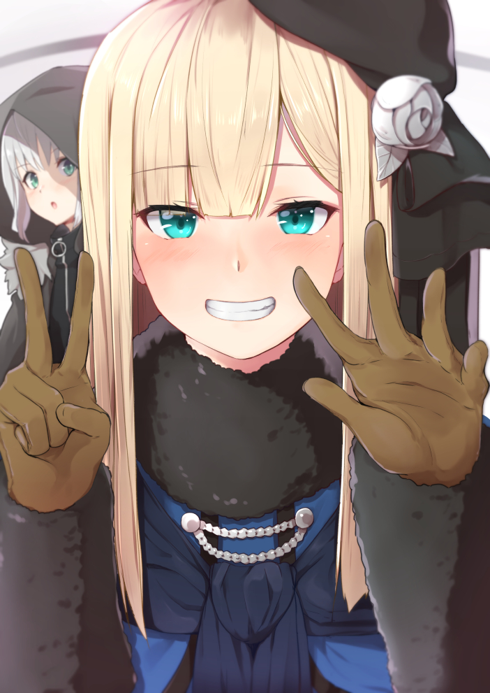 2girls blonde_hair blue_coat blue_eyes blush brown_gloves coat eyebrows_visible_through_hair fate/grand_order fate_(series) fur_coat gloves green_eyes grey_hair hat long_hair long_sleeves looking_at_viewer lord_el-melloi_ii_case_files multiple_girls reines_el-melloi_archisorte smile teeth upper_body yuuzuki_(re'ef)