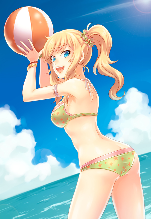 1girl ass bangs bare_shoulders bikini blonde_hair blue_eyes blue_sky breasts clouds commentary_request day eyebrows_visible_through_hair from_side green_bikini hair_ornament hair_scrunchie happy holding holding_beachball idolmaster idolmaster_cinderella_girls large_breasts long_hair looking_at_viewer ootsuki_yui outdoors pashiri_(shiripa) scrunchie sky solo star star_print swimsuit upper_teeth wavy_hair wristband yellow_scrunchie