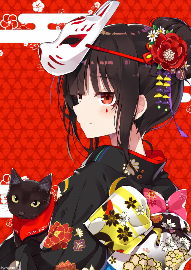 1girl animal bangs black_cat black_hair black_kimono blunt_bangs blush cat closed_mouth commentary_request egasumi eyebrows_visible_through_hair facial_mark floral_print fox_mask hair_bun japanese_clothes kimono mask mask_on_head myuton original print_kimono red_background red_eyes smile solo upper_body yellow_eyes