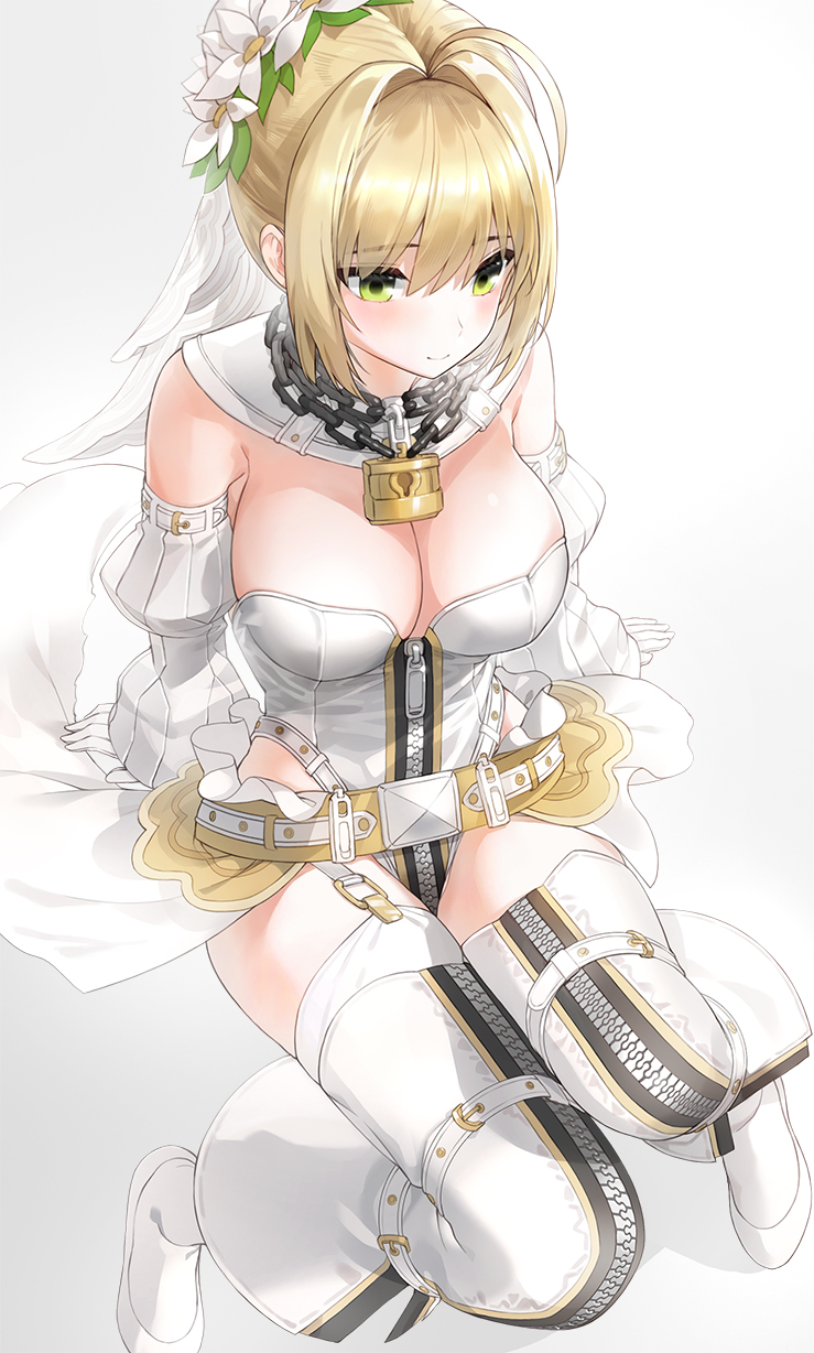 1girl ahoge bangs blonde_hair breasts commentary_request detached_sleeves fate/extra fate/extra_ccc fate_(series) flower gloves green_eyes hair_flower hair_intakes hair_ornament highres kfr large_breasts nero_claudius_(bride)_(fate) nero_claudius_(fate)_(all) padlocked_collar short_hair simple_background solo thigh-highs white_background white_footwear white_gloves white_legwear zipper zipper_pull_tab