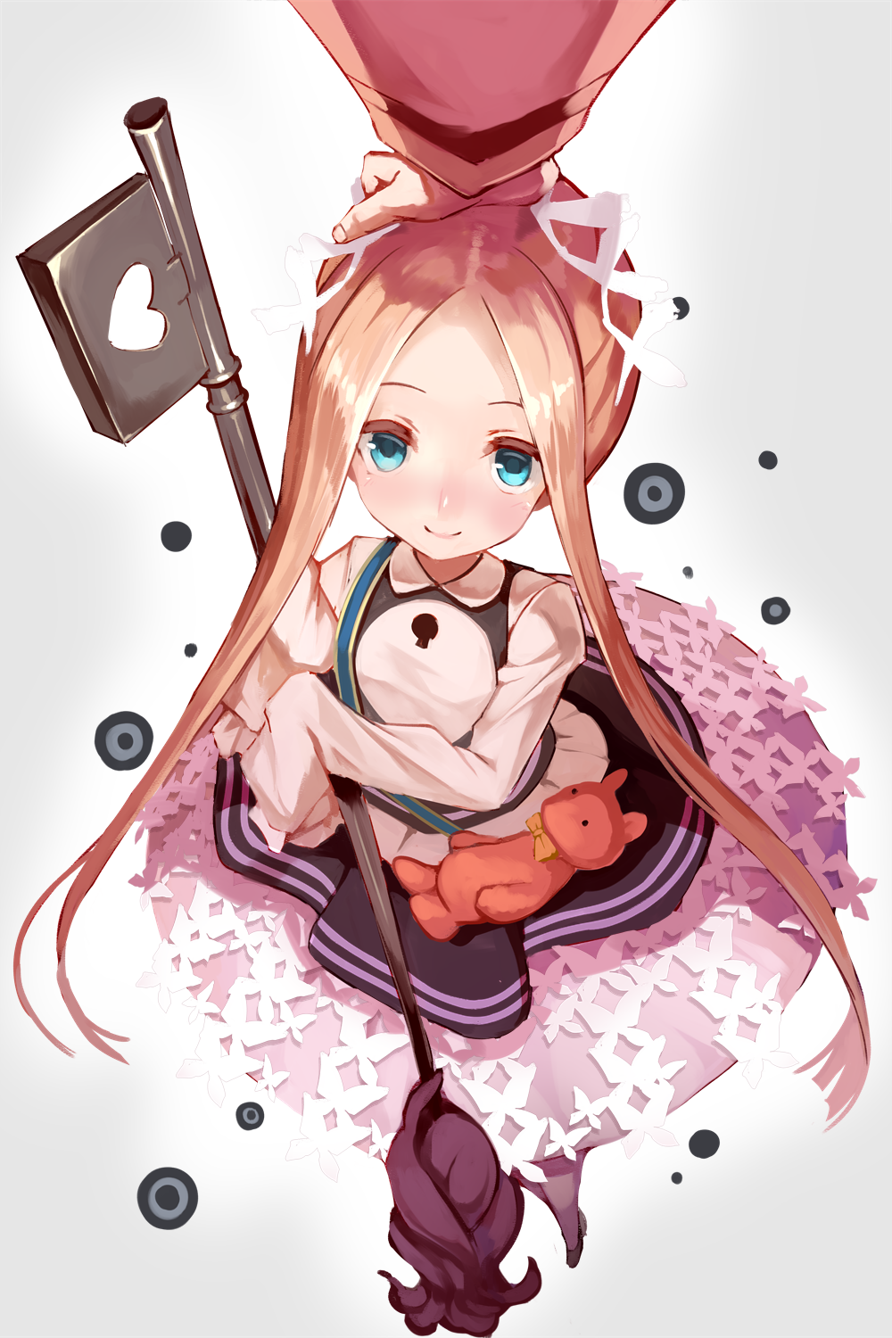 1girl abigail_williams_(fate/grand_order) bangs black_dress blonde_hair blue_eyes blush closed_mouth collared_shirt commentary_request dress fate/grand_order fate_(series) gradient gradient_background grey_background heart highres holding holding_key key keyhole long_hair long_sleeves out_of_frame oversized_object pantyhose parted_bangs petting shirt sidelocks sleeveless sleeveless_dress smile solo_focus sue_(bg-bros) very_long_hair white_background white_legwear white_shirt