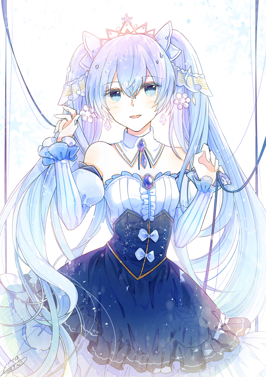 1girl bangs bare_shoulders blue_eyes blue_hair blush breasts cowboy_shot crossed_bangs dated detached_collar detached_juliet_sleeves detached_sleeves dress emo_(ricemo) eyebrows_visible_through_hair frilled_dress frills hair_between_eyes hair_ornament hatsune_miku highres long_hair long_sleeves looking_at_viewer musical_note open_mouth princess puffy_sleeves signature smile snowflakes solo standing string string_on_pinky tiara twintails vocaloid yuki_miku yuki_miku_(2019)