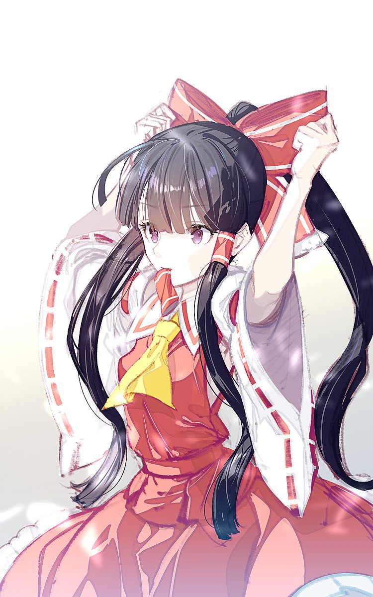 1girl arms_up ascot bangs black_hair bow commentary cowboy_shot detached_sleeves eyebrows_visible_through_hair gradient gradient_background grey_background hair_bow hair_tubes hakurei_reimu highres long_hair long_sleeves mouth_hold petticoat ponytail red_bow red_skirt ribbon-trimmed_sleeves ribbon_trim sidelocks skirt skirt_set solo touhou very_long_hair violet_eyes white_background wide_sleeves yellow_neckwear zounose