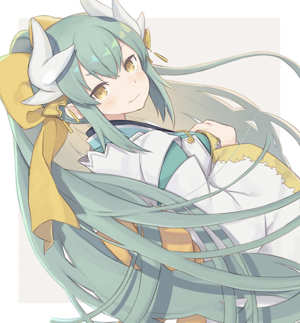 1girl blush commentary_request fate/grand_order fate_(series) from_behind green_hair hair_ribbon hand_on_own_chest horns kiyohime_(fate/grand_order) long_hair long_sleeves looking_at_viewer looking_back ponytail ribbon smile solo totatokeke yellow_eyes