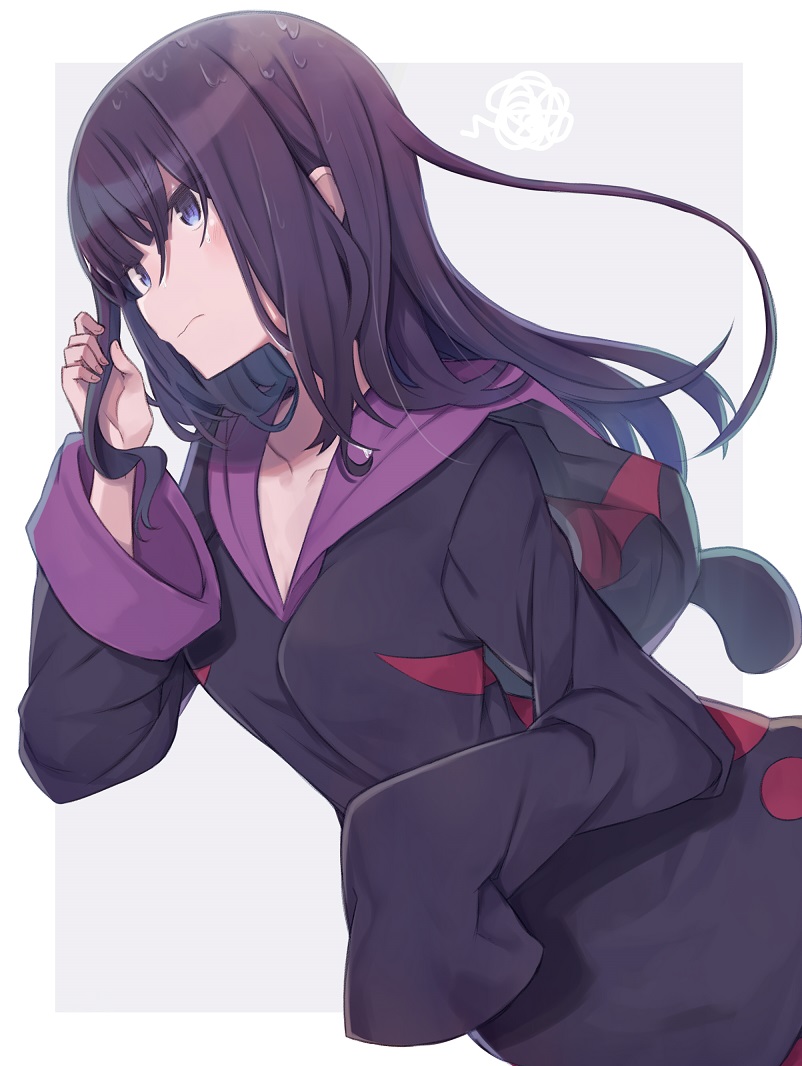 1girl alternate_hairstyle bangs black_jacket blue_eyes blush breasts collarbone commentary_request fate/grand_order fate_(series) jacket katsushika_hokusai_(fate/grand_order) long_hair simple_background sleeves_past_fingers sleeves_past_wrists small_breasts solo totatokeke