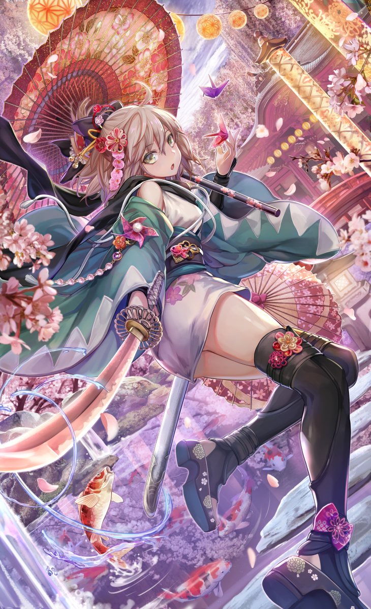 1girl ahoge alternate_footwear architecture black_ribbon blonde_hair cherry_blossoms commentary east_asian_architecture falling_petals fate/grand_order fate_(series) flower green_eyes hair_flower hair_ornament hair_ribbon haori highres holding holding_sword holding_weapon japanese_clothes katana kimono koha-ace koi lantern looking_at_viewer okita_souji_(fate) okita_souji_(fate)_(all) open_mouth oriental_umbrella origami paper_crane paper_lantern pond ribbon sandals sheath short_hair short_kimono solo stepping_stones sword torino_akua umbrella water weapon zouri