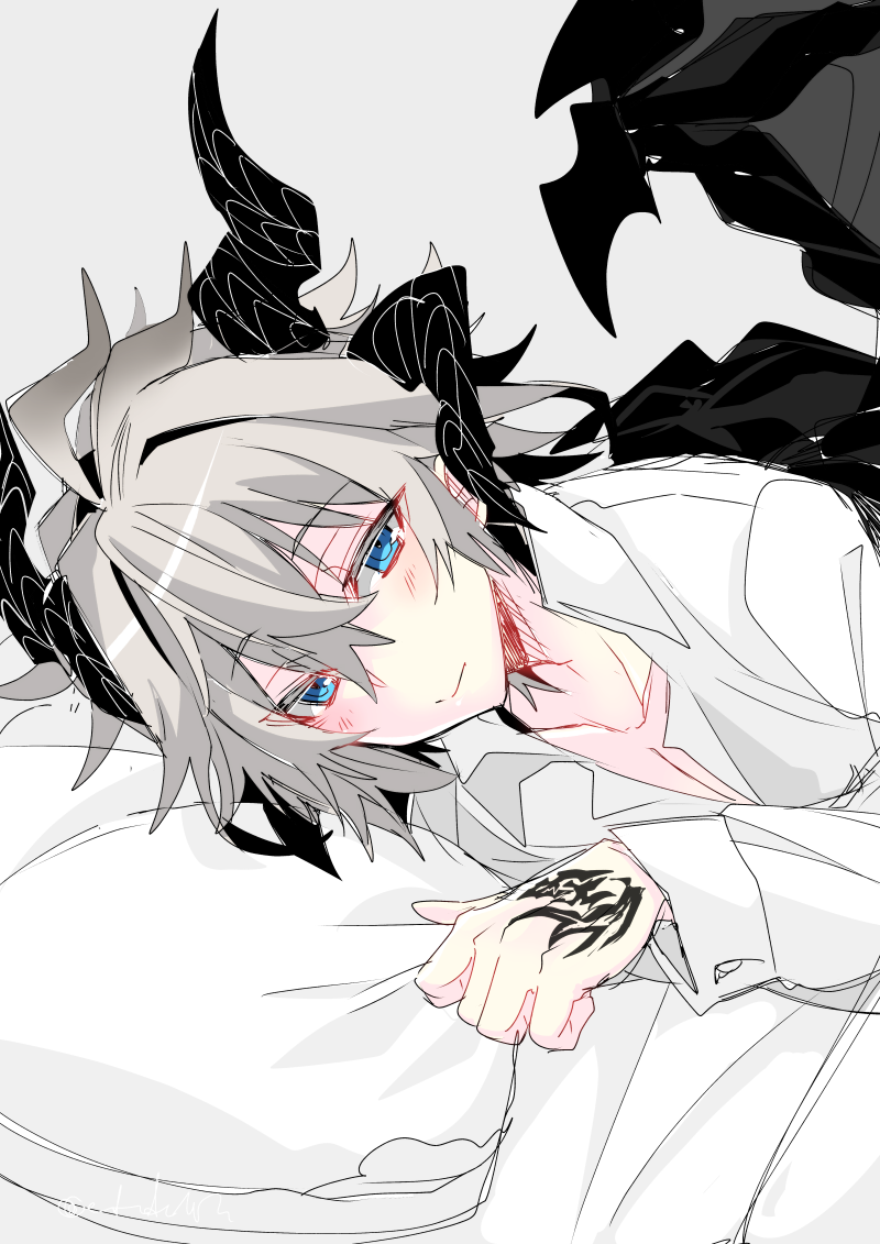 1boy bangs bed bed_sheet blue_eyes closed_mouth collarbone command_spell dragon_boy dragon_horns dragon_wings fate/apocrypha fate_(series) haoro horns looking_at_viewer lying male_focus on_bed pillow sieg_(fate/apocrypha) simple_background smile solo wings