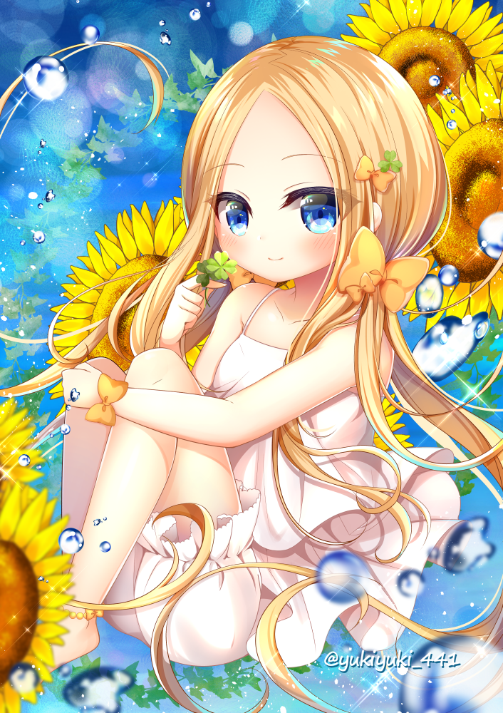 1girl abigail_williams_(fate/grand_order) bangs bare_shoulders barefoot blonde_hair bloomers blue_eyes blush bow closed_mouth clover commentary_request dress eyebrows_visible_through_hair fate/grand_order fate_(series) flower forehead four-leaf_clover hair_bow holding knees_up leg_hug long_hair orange_bow parted_bangs sitting sleeveless sleeveless_dress smile solo sundress sunflower twitter_username underwear very_long_hair white_bloomers white_dress wrist_bow yellow_flower yukiyuki_441