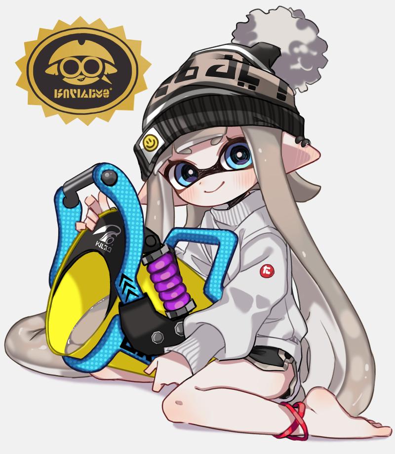 1girl anklet bangs barefoot black_shorts blue_eyes blunt_bangs blush bobblehat closed_mouth commentary domino_mask full_body grey_background grey_hair grey_headwear grey_sweater gym_shorts holding holding_weapon inkling inkling_(language) jewelry logo long_hair long_sleeves looking_at_viewer maco_spl mask paint pointy_ears short_shorts shorts simple_background sitting slosher_(splatoon) smile solo splatoon_(series) splatoon_2 sweater tentacle_hair weapon