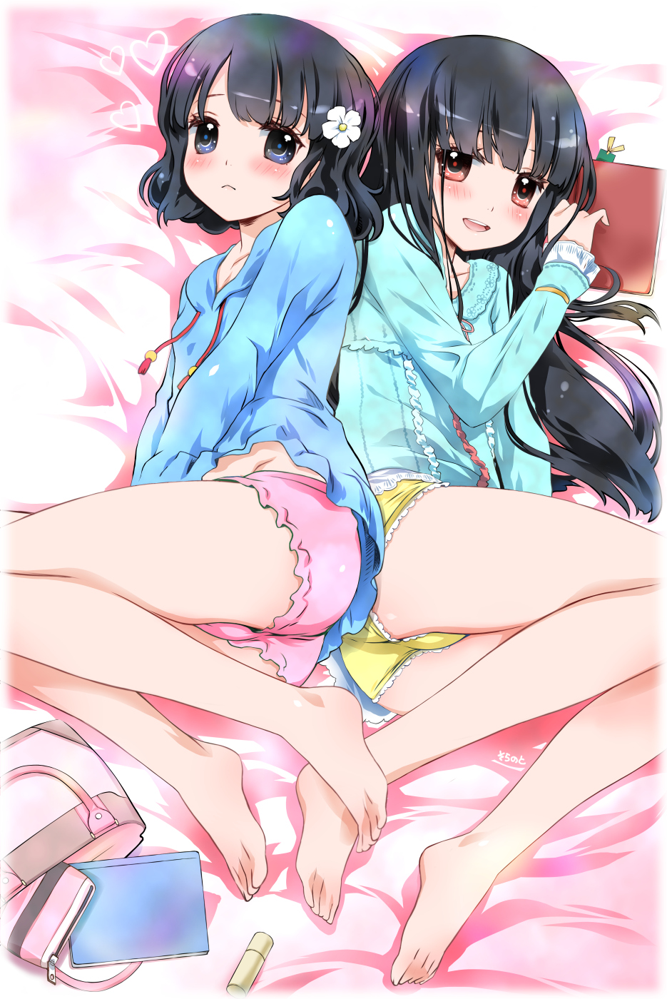 2girls arm_up ass ass-to-ass back-to-back bag barefoot between_legs black_hair blue_eyes blue_shirt blush commentary_request feet flower hair_flower hair_ornament hand_between_legs highres knees_up legs long_hair lying multiple_girls noto_(soranoto) on_side open_mouth original pink_shorts red_eyes shirt short_hair short_shorts shorts smile thighs toes trefoil v_arms yellow_shorts