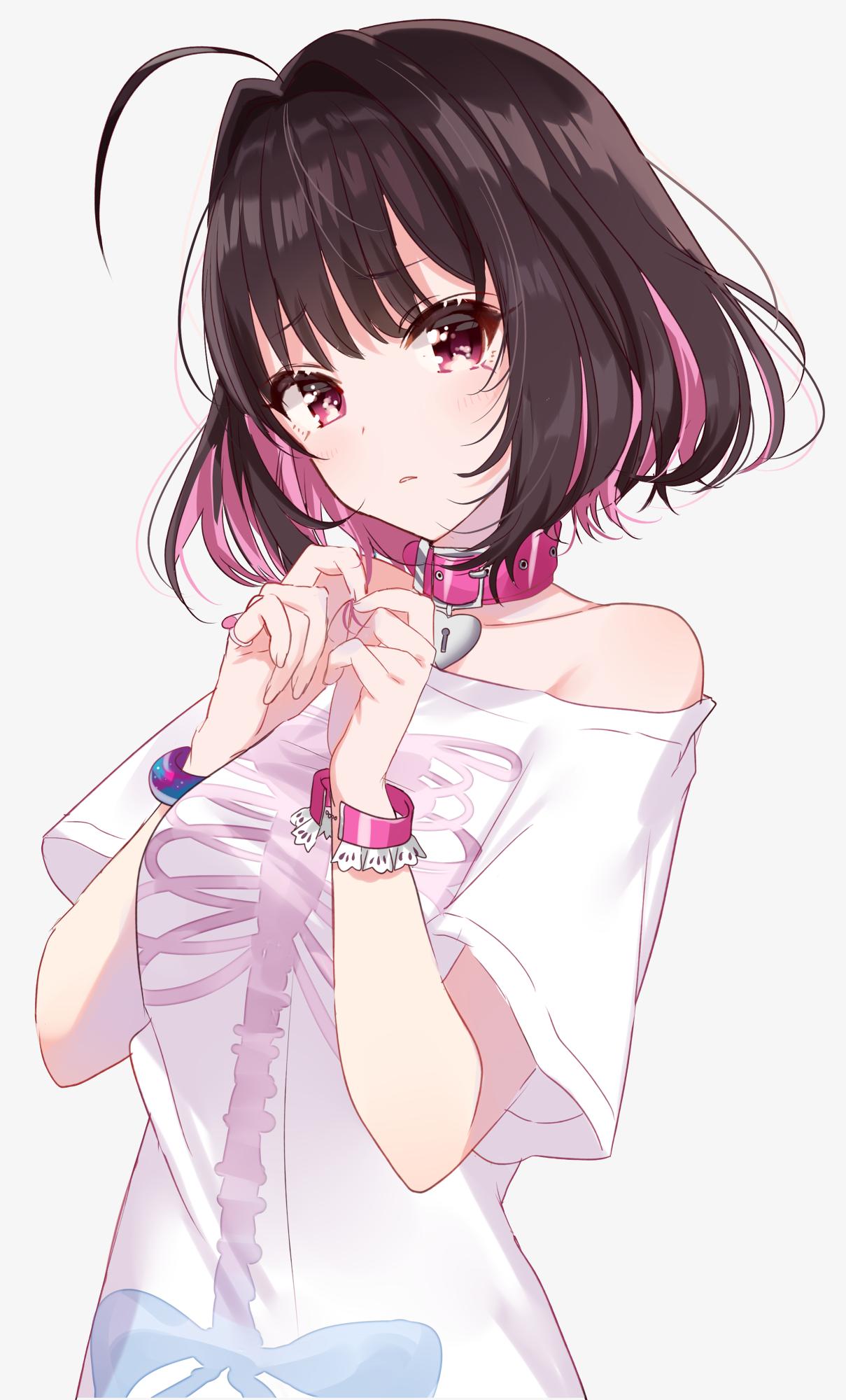 1girl ahoge alternate_hair_color bangs black_hair blush bracelet breasts eyebrows_visible_through_hair grey_background hair_intakes heart highres idolmaster idolmaster_cinderella_girls jewelry large_breasts looking_at_viewer misumi_(macaroni) multicolored_hair parted_lips pink_collar pink_eyes pink_hair shirt short_hair short_sleeves simple_background skeleton_print solo t-shirt two-tone_hair upper_body yumemi_riamu