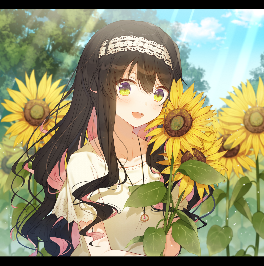 1girl :d bangs black_hair blush casual collarbone commentary_request day eyebrows_visible_through_hair fang flower hair_between_eyes hairband hiiragi_souren holding holding_flower jewelry kantai_collection leaf letterboxed light_rays looking_at_viewer multicolored multicolored_eyes multicolored_hair naganami_(kantai_collection) necklace open_mouth outdoors pink_hair plant shirt short_sleeves smile solo sunbeam sunflower sunlight two-tone_hair upper_body violet_eyes white_hairband yellow_eyes yellow_shirt