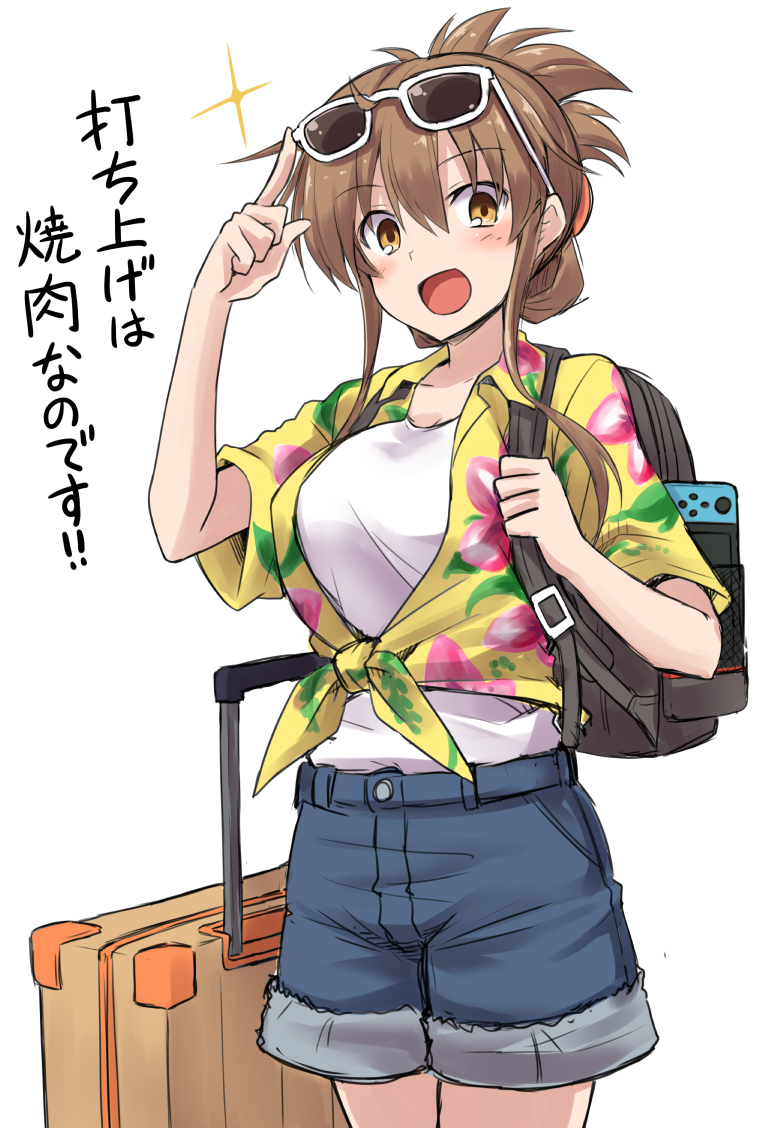 1girl alternate_costume backpack bag blush breasts brown_eyes brown_hair commentary_request cowboy_shot eyebrows_visible_through_hair eyewear_on_head floral_print folded_ponytail hair_between_eyes inazuma_(kantai_collection) kantai_collection kokutou_nikke looking_at_viewer medium_breasts older open_mouth shirt short_sleeves shorts simple_background smile solo suitcase sunglasses translation_request white_background white_shirt