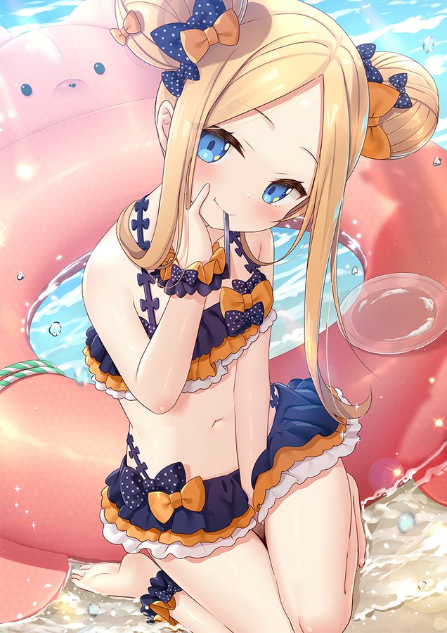 1girl abigail_williams_(fate/grand_order) bangs bare_shoulders barefoot bikini black_bikini black_bow blonde_hair blue_eyes blush bow closed_mouth commentary_request day double_bun emerald_float eyebrows_visible_through_hair fate/grand_order fate_(series) forehead hair_bow hand_up head_tilt innertube kneeling long_hair looking_at_viewer navel orange_bow outdoors parted_bangs polka_dot polka_dot_bow sidelocks smile solo swimsuit water yano_mitsuki