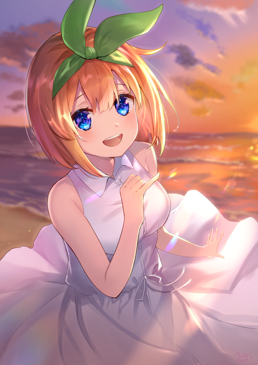 1girl :d bangs bare_arms bare_shoulders beach blue_eyes blurry blurry_background breasts brown_hair clouds collared_dress commentary_request depth_of_field dress eyebrows_behind_hair go-toubun_no_hanayome green_ribbon hair_between_eyes hair_ribbon hand_up highres horizon long_hair medium_breasts nakano_yotsuba ocean omelet_tomato open_mouth outdoors ribbon round_teeth sky sleeveless sleeveless_dress smile solo sunset teeth upper_teeth white_dress