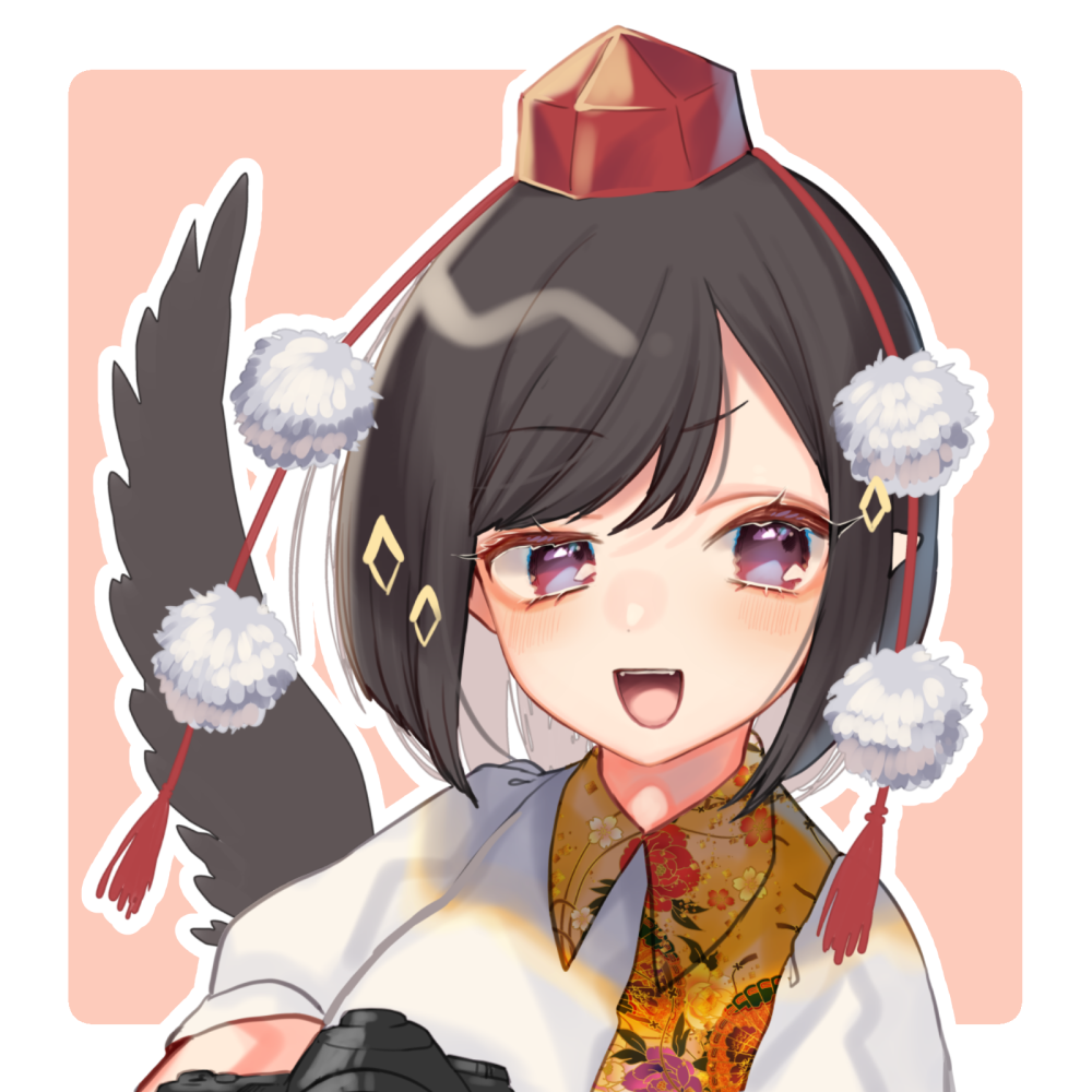 1girl :d alternate_eye_color bangs black_hair black_wings blush border camera commentary_request eyebrows_visible_through_hair feathered_wings hat leaf-pattern_stripe leaf_print looking_at_viewer mokokiyo_(asaddr) open_mouth outline outside_border pink_background pointy_ears pom_pom_(clothes) puffy_short_sleeves puffy_sleeves shameimaru_aya shirt short_hair short_sleeves sidelocks simple_background single_wing smile solo swept_bangs tassel tokin_hat touhou upper_body violet_eyes white_border white_outline white_shirt wings