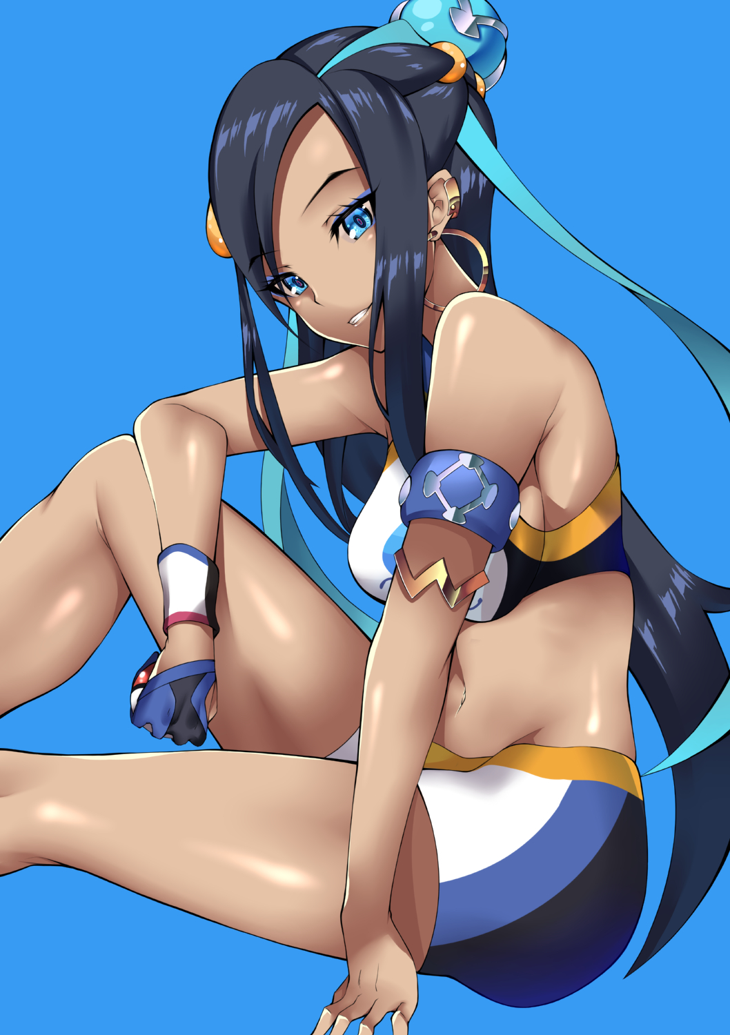 1girl alternate_skin_color arm_on_knee armlet black_hair blue_background blue_eyes daive earrings eyeliner eyeshadow gloves grin gym_leader highres holding holding_poke_ball hoop_earrings jewelry looking_at_viewer makeup multicolored_hair navel poke_ball pokemon pokemon_(game) pokemon_swsh rurina_(pokemon) shorts single_glove smile sportswear tank_top two-tone_hair wristband