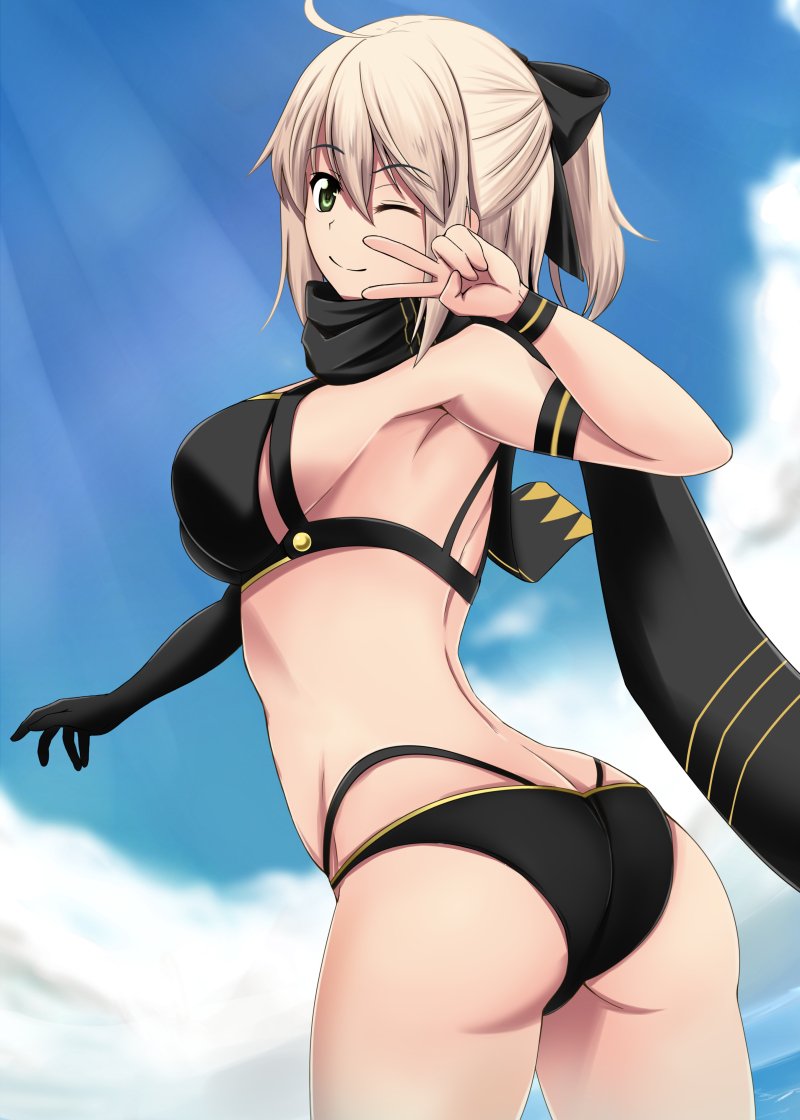 1girl ahoge ass bikini black_bikini black_gloves black_scarf blonde_hair blue_sky bow clouds commentary_request cowboy_shot day fate/grand_order fate_(series) from_behind fuuma_nagi gloves green_eyes hair_bow light_rays looking_at_viewer looking_back okita_souji_(fate)_(all) okita_souji_(swimsuit_assassin)_(fate) one_eye_closed scarf short_hair single_glove sky solo sunbeam sunlight swimsuit twisted_torso v