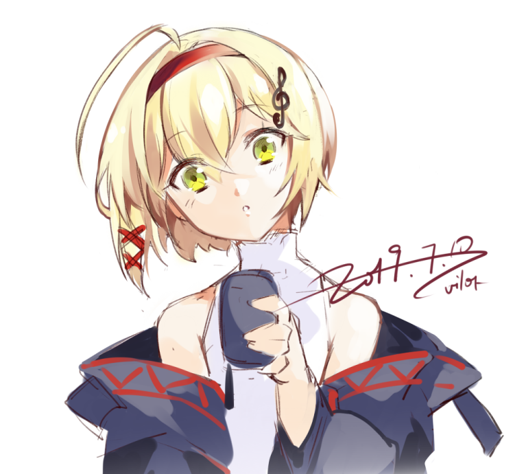 1girl ahoge alternate_costume azur_lane bangs bare_shoulders blonde_hair commentary_request cup dated eyebrows_visible_through_hair green_eyes hair_between_eyes hair_intakes hairband head_tilt holding holding_cup jacket looking_at_viewer mug musical_note_hair_ornament no_hat no_headwear off_shoulder sidelocks signature simple_background solo southampton_(azur_lane) vilor white_background
