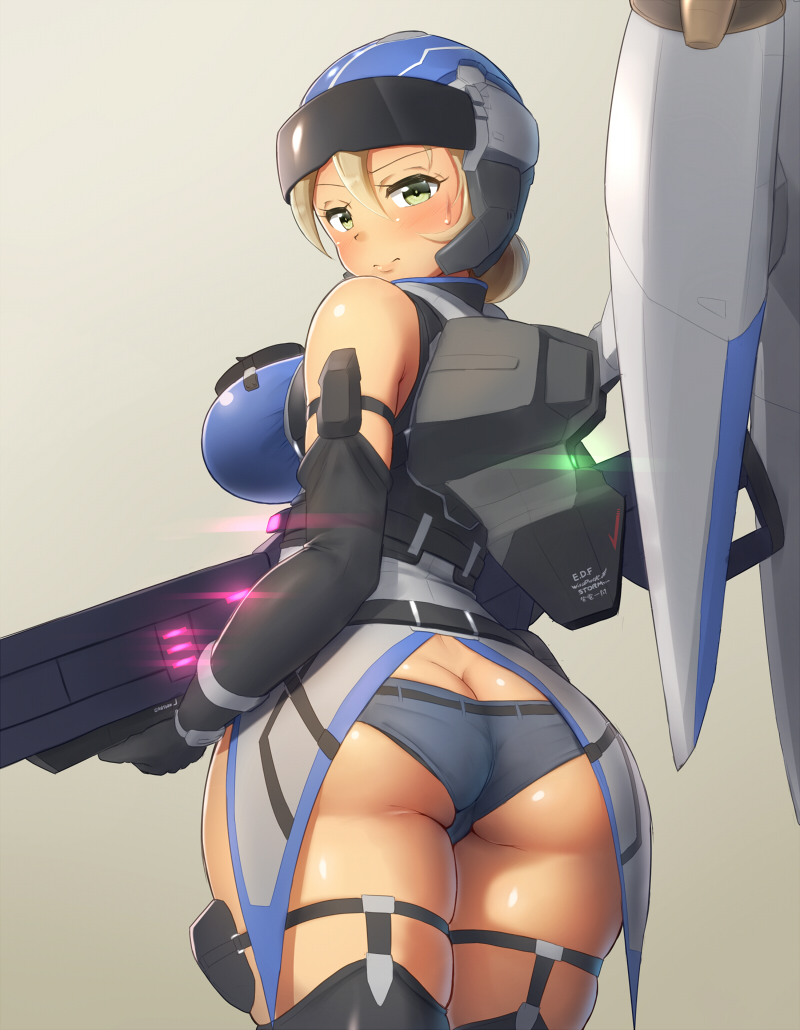 1girl ass blonde_hair blush breasts butt_crack commentary earth_defense_force elbow_gloves gloves green_eyes helmet jetpack large_breasts looking_at_viewer looking_back maku_ro short_shorts shorts simple_background skindentation solo thigh-highs weapon wing_diver