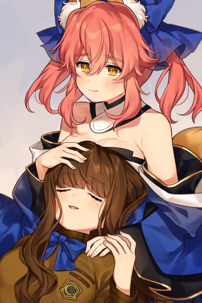 2girls animal_ear_fluff animal_ears bangs bare_shoulders blue_bow blue_kimono blue_sleeves blush bow breasts brown_eyes brown_hair brown_jacket closed_eyes closed_mouth commentary_request detached_sleeves eyebrows_visible_through_hair fate/extra fate_(series) fingernails fox_ears fox_girl fox_tail grey_background hair_between_eyes hair_bow hand_on_another's_head jacket japanese_clothes karokuchitose kimono kishinami_hakuno_(female) large_breasts long_sleeves multiple_girls parted_lips pink_hair school_uniform smile strapless tail tamamo_(fate)_(all) tamamo_no_mae_(fate) tsukumihara_academy_uniform_(fate/extra) twintails wide_sleeves